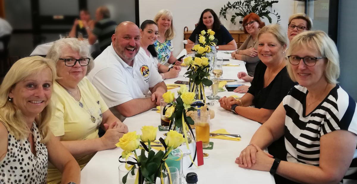 Gruppe gross artikel